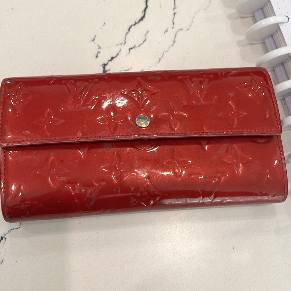 LV Vernis Portefeuille Sarah Wallet